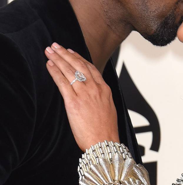 Los Angeles: Kanye West na crvenom tepihu nije skidao ruke s Kim Kardashian