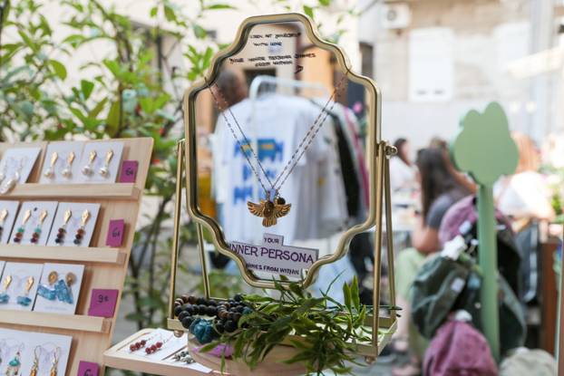 Zagreb: Art sajam Stolnjak