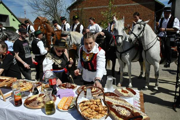 U Velikoj Kopanici održana manifestacija Uskrsno jahanje 