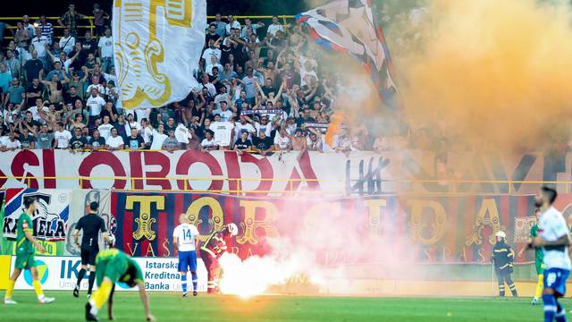 Torcida bakljadom proslavila Hajdukovu pobjedu protiv Istre