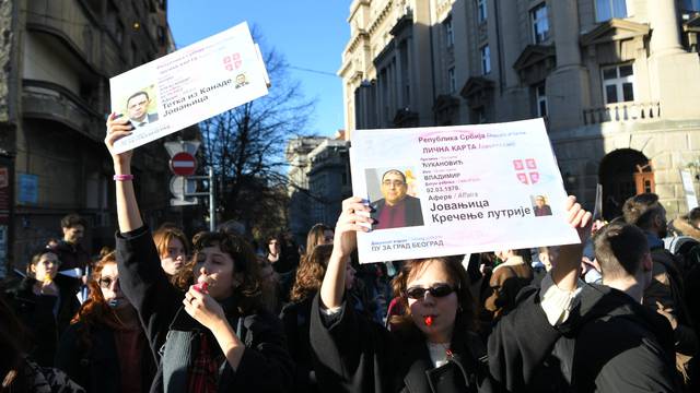 Beograd: Studenti i građani nakon jučerašnjih nereda blokirali prometnice na dvije lokacije