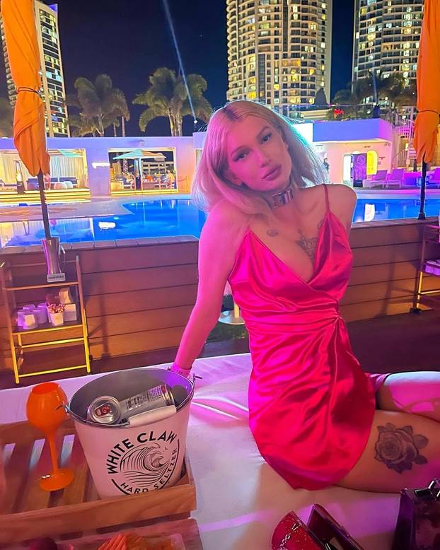 FOTO Htjela je biti žena mačka, a sad plače: Dala sam 7000 €, a fileri su me unakazili! Pomiču se