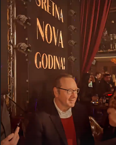 Kevin Spacey je na dočeku pio šampanjac i fotkao se sa svima