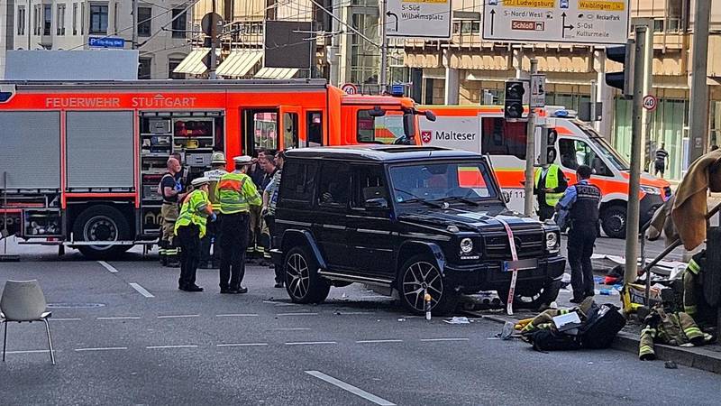 FOTO Drama u Stuttgartu: Zabio se među ljude Mercedesom, nekoliko ih je teško ozlijeđeno 18 pxl dpa 020525 132101122 CFQkI2g