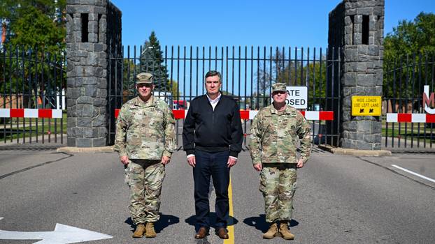 FOTO Milanović posjetio vojni kamp u Minessoti: Naši ljudi su ponosni na ovu suradnju