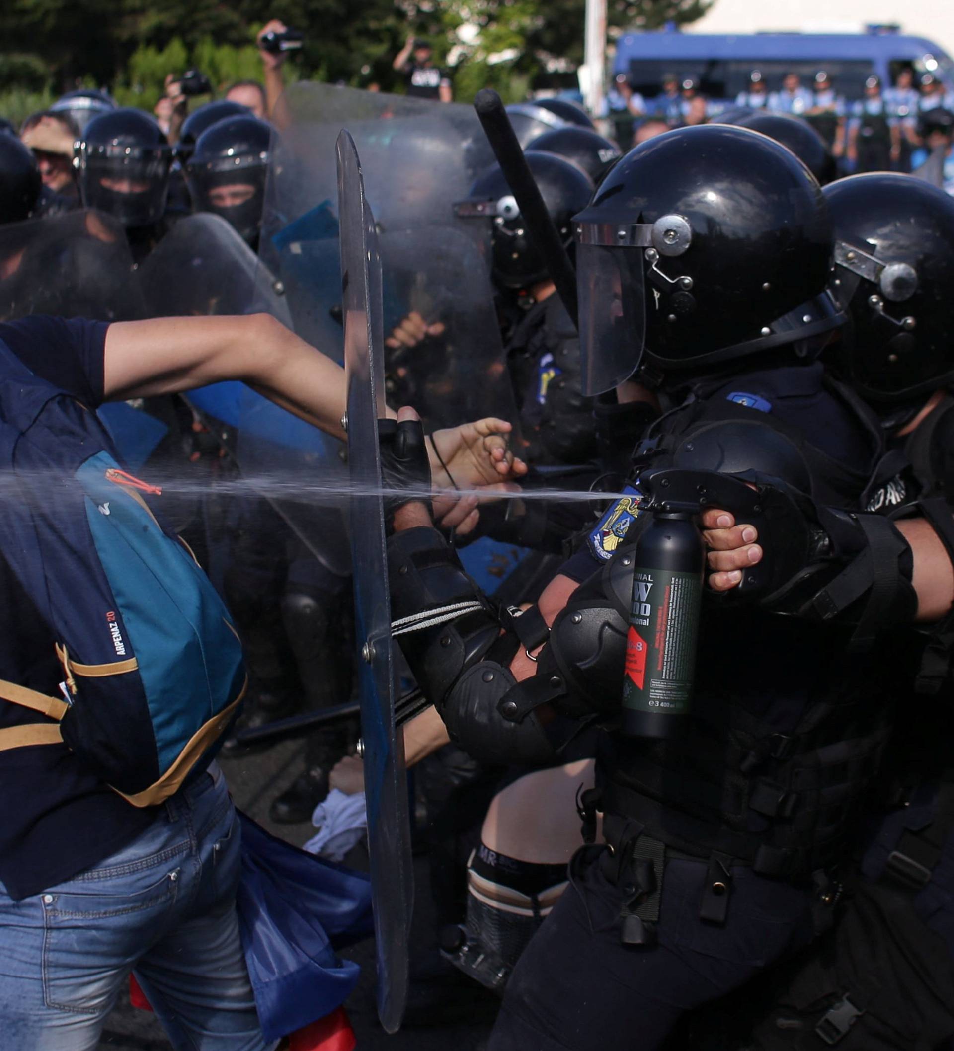 Thousands of Romanians from diaspora attend rallies in major cities across Romania