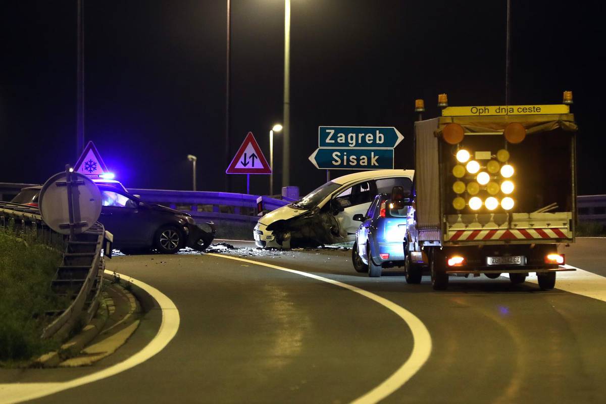 Kod Velike Gorice: Tri vozila su se sudarila na A11, više ljudi ozlijeđeno, u tijeku je očevid