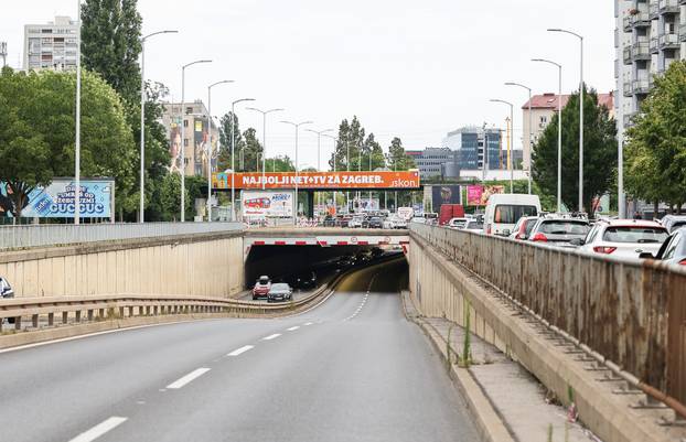 Zagreb: Ponovno zatvoren podvožnjak Slavonske i Zagrebačke avenije kod Vjesnika