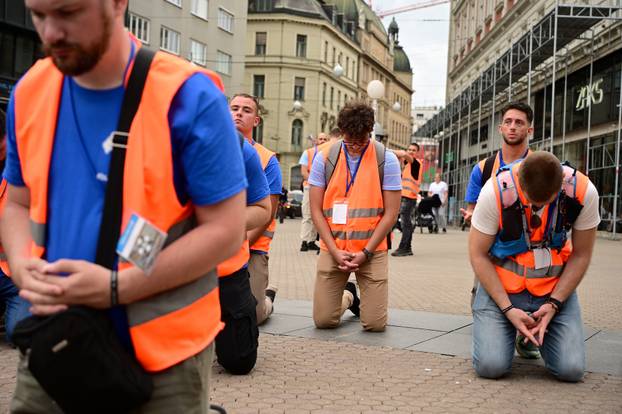 Zagreb: Dolazak hodočasnika Antunovskog hoda na Trg bana Josipa Jelačića