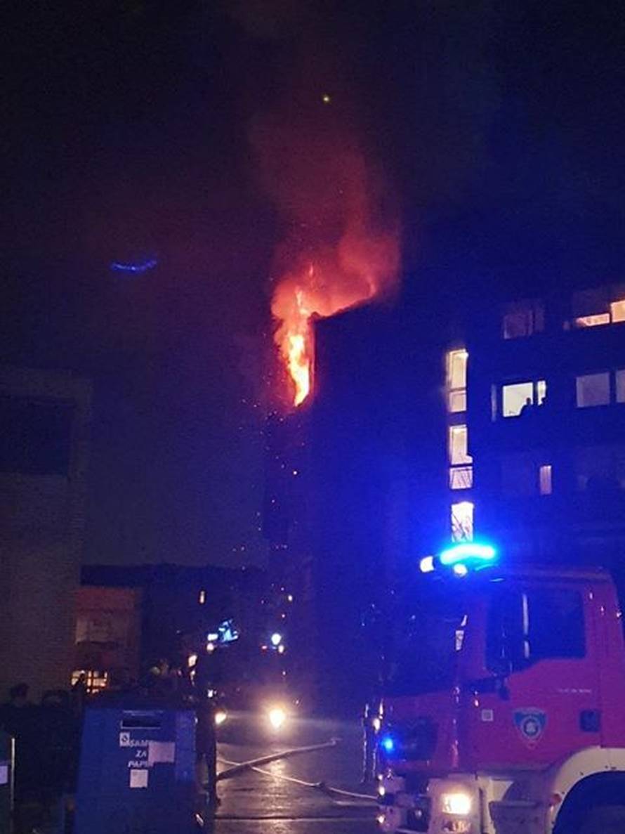 Veliki požar zahvatio je osam stanova, evakuirali sve stanare