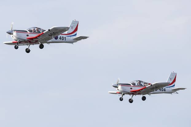 Zagreb: Prelet helikoptera i zrakoplova  tijekom svečanog obilježavanja 30. obljetnice VRO Oluja