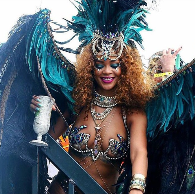 Ayy, mamacita! Rihanna mokra do kože najavila nestašno ljeto