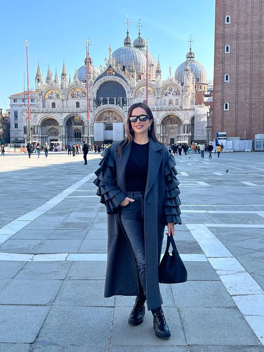 FOTO Samo grudnjak i sako: Evo kako je Severina došla na Grašino rođendansko slavlje