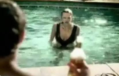 Skočio na ležaljku s prvog kata pa žena pala u bazen