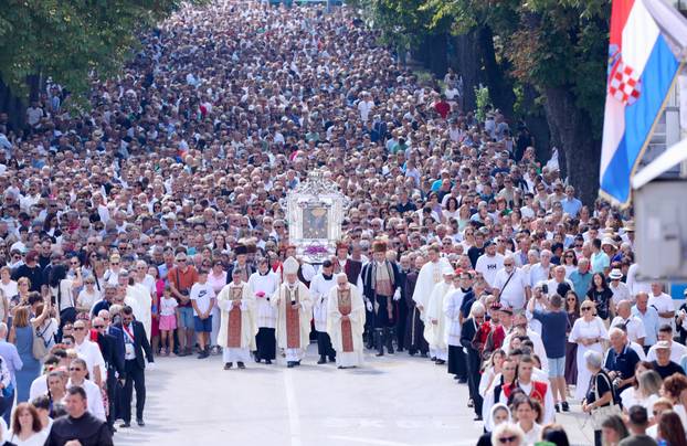 Sinj: Procesija i misa povodom blagdana Velike Gospe
