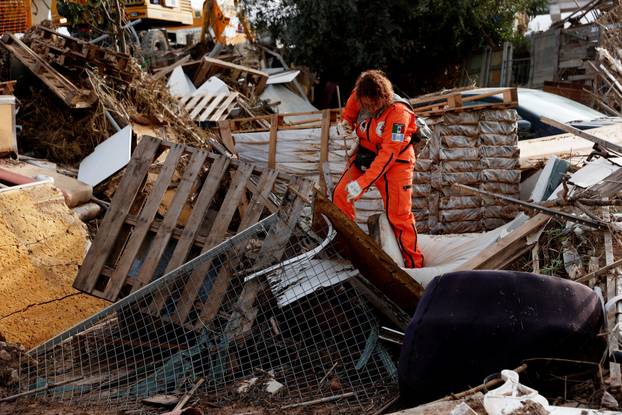 Mexico's ‘Topos Azteca’ rescue team search for missing people after Valencia floods