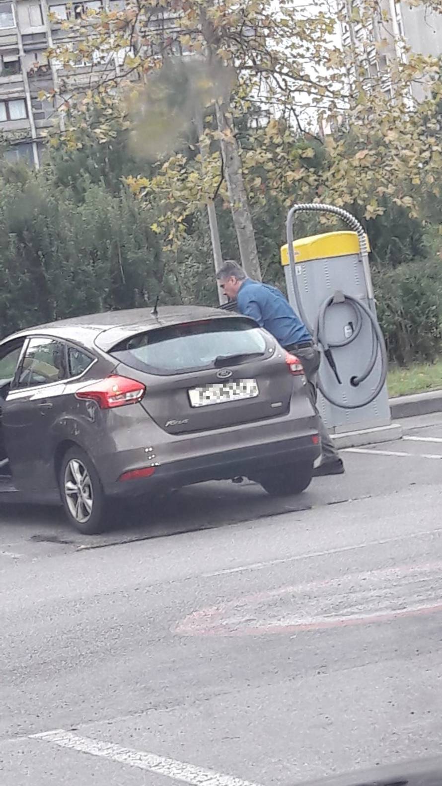 'Oprao' Kolindu pa automobil: Milanović iz emisije u praonicu