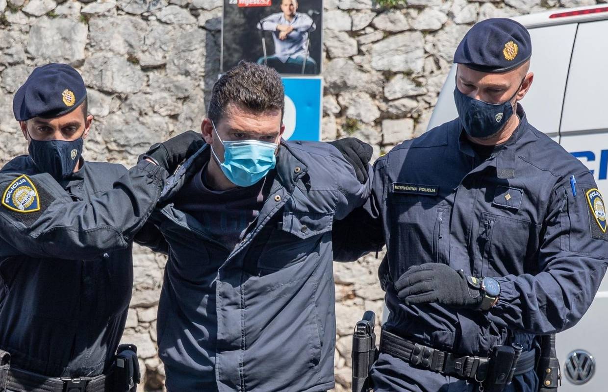 FOTO Osumnjičenog za stravično ubojstvo brata i maloljetnika u Pločama doveli su na ispitivanje