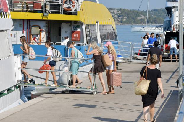 Šibenik: Jutro bez ve?ih turisti?kih gužvi za brodove koji vode na okolne otoke