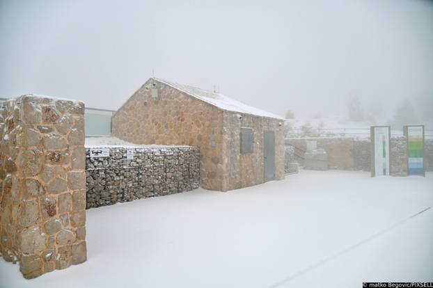 Na Biokovu pao novi snijeg