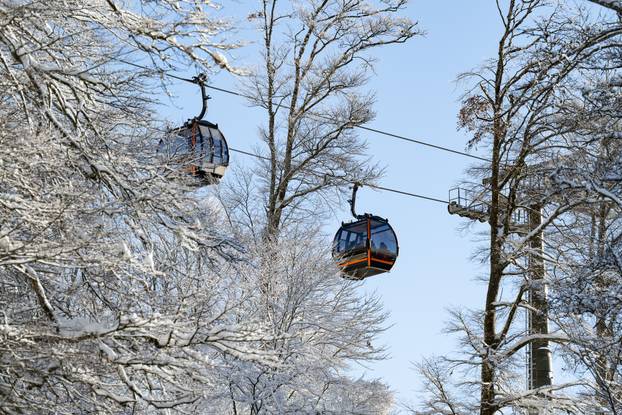 Zagreb: Dok je grad obavijen maglom, Sljeme je okupano suncem 