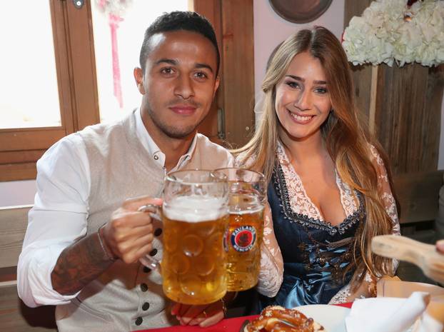 FC Bayern visits the Munich Oktoberfest