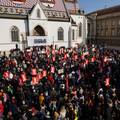 Velika fotogalerija s prosvjeda na Markovu trgu: Rijeka ljudi i poruke protiv Vlade i Plenkija