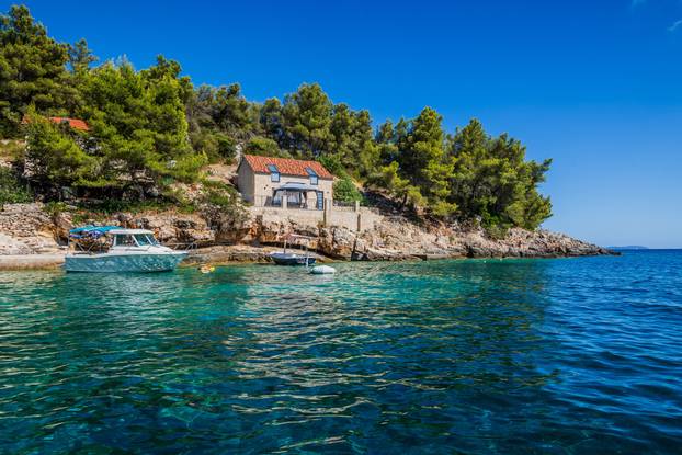 Vela Luka: Uvala Slatina