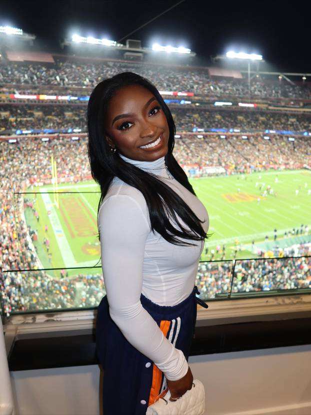 FOTO Simone Biles: Pogledajte mi grudi prije i poslije operacije