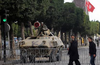 Tuniške vlasti produljile su u cijeloj zemlji izvanredno stanje