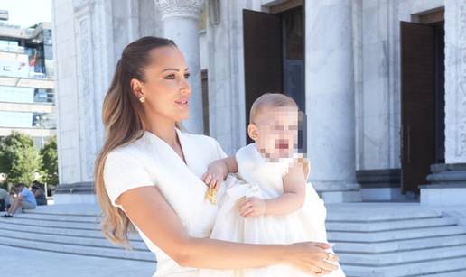 FOTO Aleksandra Prijovi&cacute; krstila k&cacute;er, stigla je i Lepa Brena...