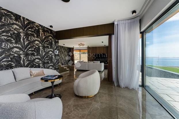 FOTO Pogledajte James Bond vilu u Ražancu! Prodaje se, a oglas je teško prepričati...