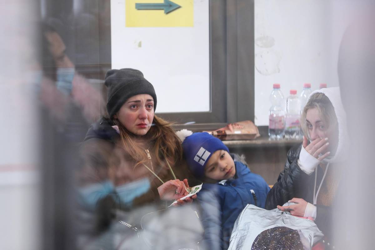 Izbjeglice stižu u Mađarsku: Neki im od granice naplaćuju prijevoz, vide laku zaradu...