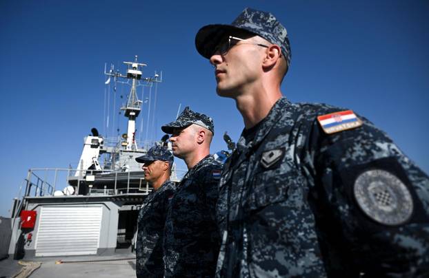 Split: Vježba Hrvatske ratne mornarice za vojni mimoplov