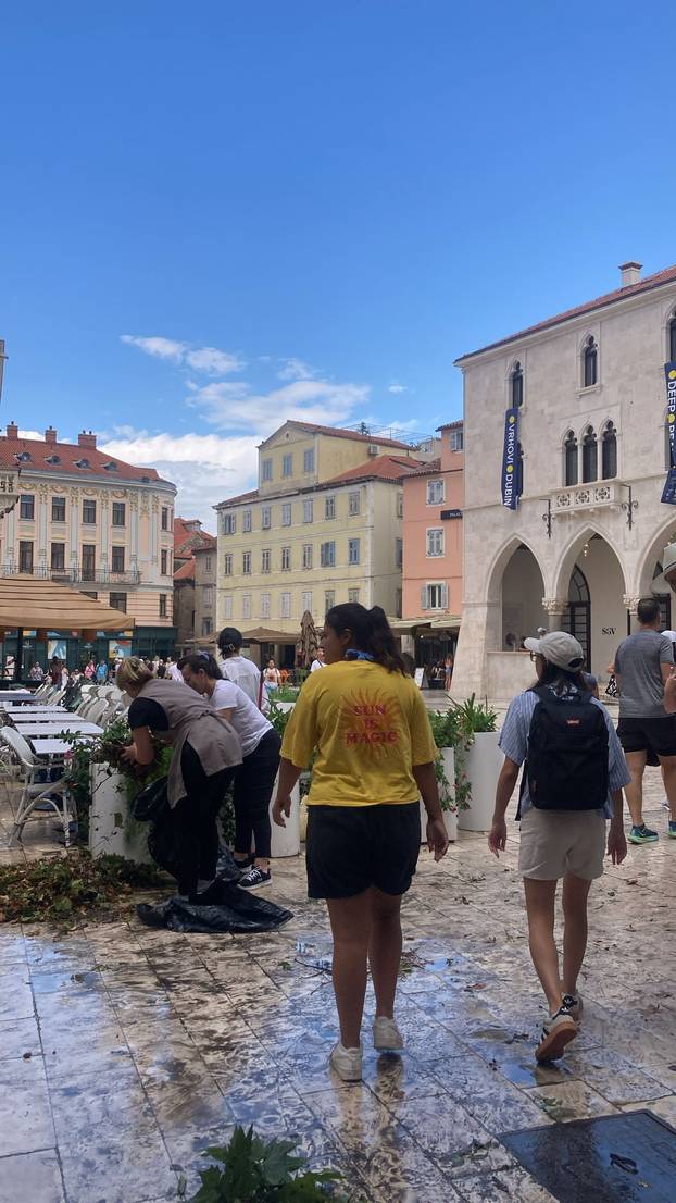 FOTO Split kao nakon tornada! Ovo je prognoza za danas: Za tri regije upalili alarm zbog oluje