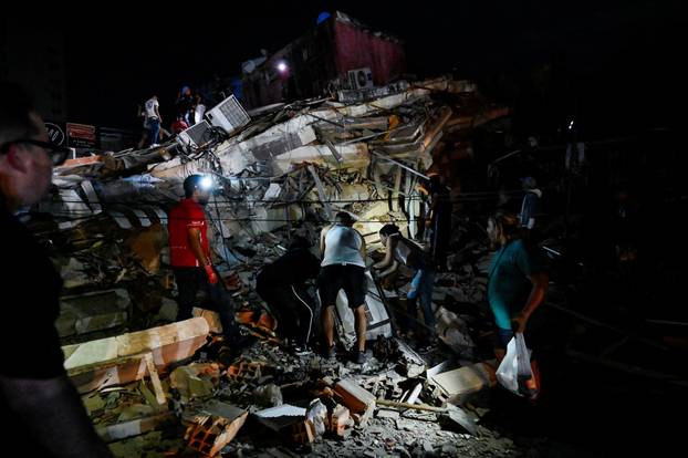 Aftermath of earthquakes in La Guaira