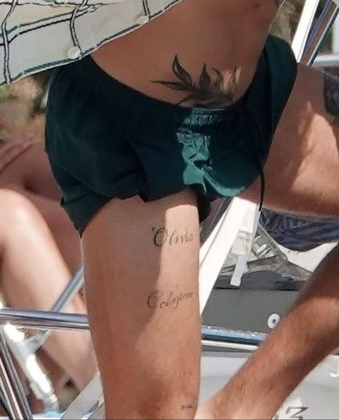 Harry Styles na odmoru otkrio  tetovažu: Fanovi nagađaju da je posvećena bivšoj djevojci Oliviji