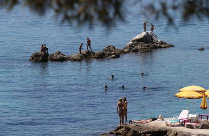 Spas od toplinskog vala: Plaže su jučer bile krcate kupačima!