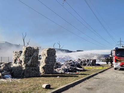 FOTO Evo kako izgleda požarište u Osijeku: Gorjele su bale smeća