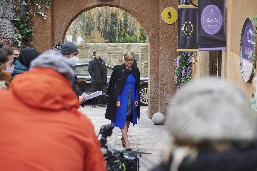 Kolinda odglumila sebe u Dar Maru: 'Linda, zovi me Kolinda'