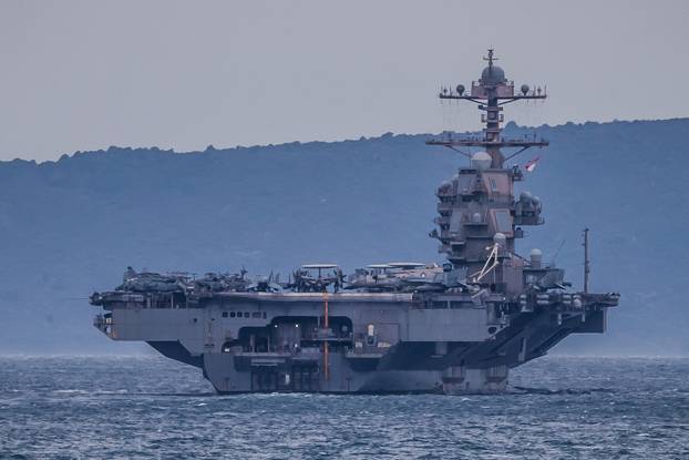 Odlazak nosača zrakoplova USS Gerald Ford iz akvatorija Splita