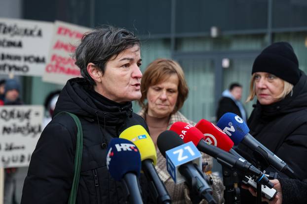 Prosvjed protiv mega klaonice peradi u Sisku ispred Ministarstva zaštite okoliša i zelene tranzicije 