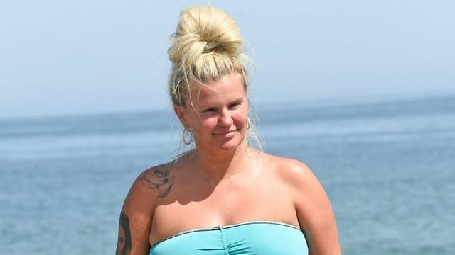 *PREMIUM-EXCLUSIVE* MUST CALL FOR PRICING BEFORE USAGE - Kerry Katona and her beau Ryan Mahoney enjoy a little fun in the sun out on their family holiday in Spain.*PICTURES TAKEN ON 02/08/2022*