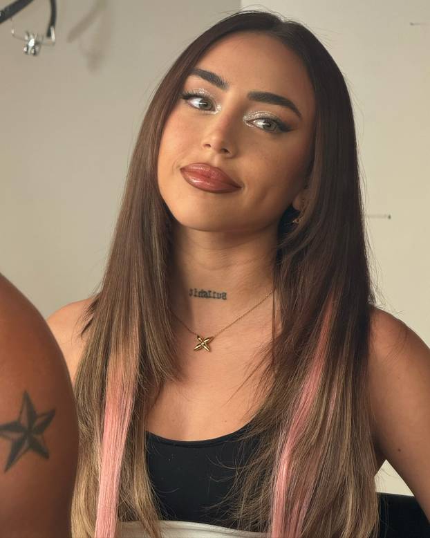 FOTO Argentinska pjevačica je ostavila Yamala zbog realovca?!