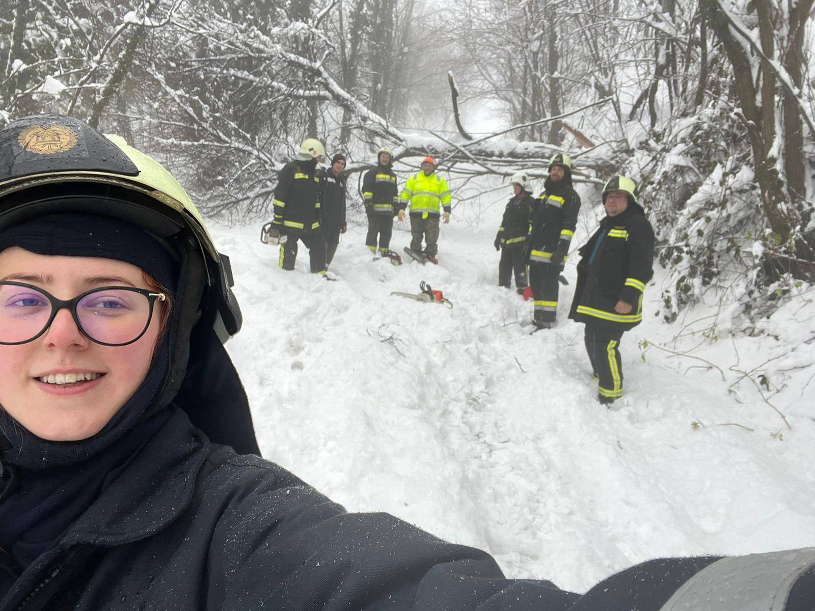 Heroji iz Jesenja: Osmero vatrogasaca pješice se probijalo kroz snijeg da oslobode puteve