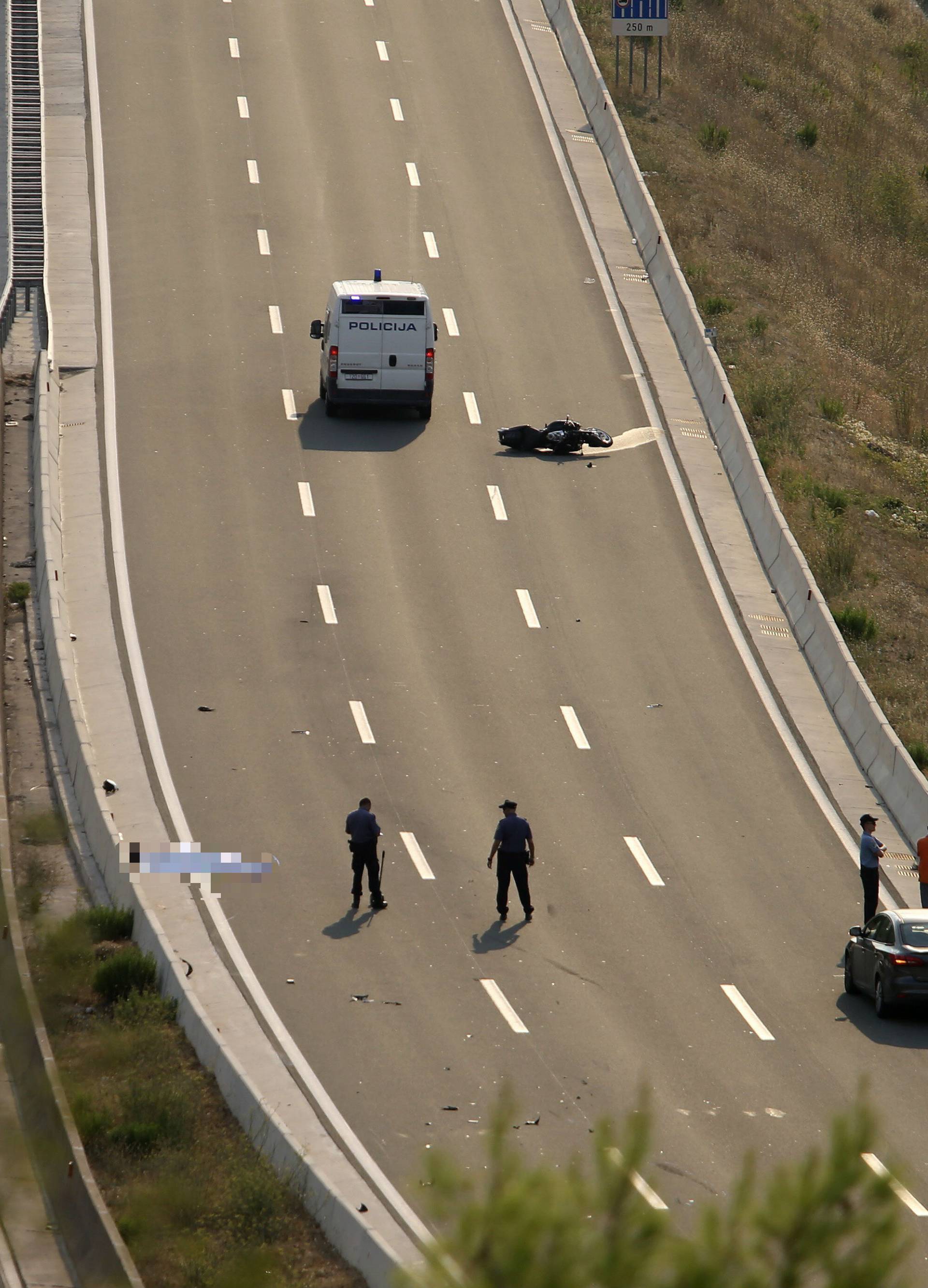 Teška nesreća kod Klisa: Zabio se u ogradu  motorom i poginuo