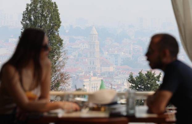 Split  prekriven dimom zbog požara kod Tomislavgrada