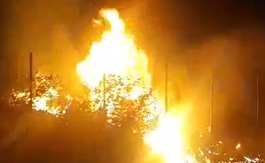 Gorjela makija uz terminale, vatrogasci obranili skladišta