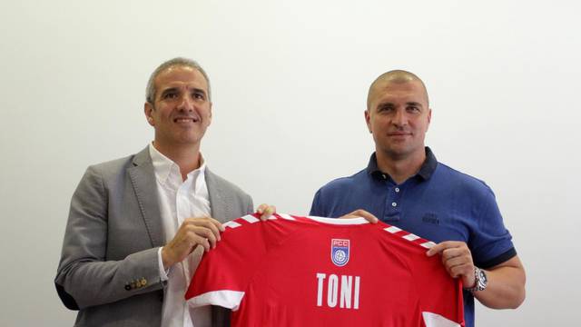 The promotion of the selector of the handball national team of Serbia, Antonio Toni Gerona Salaet, was held at the IN Hotel. Promocija selektora rukometne reprezentacije Srbije Tonija Djerone odrzana je u hotelu IN