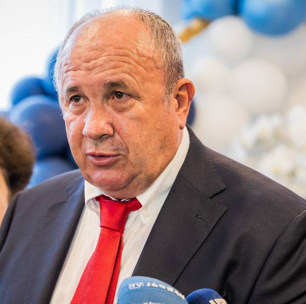 Split: Željko Kerum, predsjednik stranke HGS-a, održao je konferenciju povodom 15 godina osnutka stranke